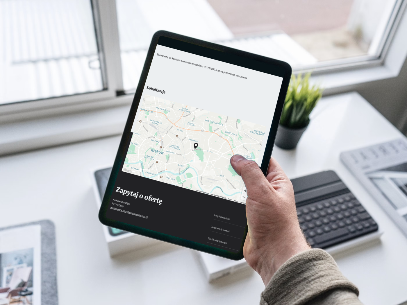 mapa z nieruchomością na tablecie, strona zintegrowana z asari